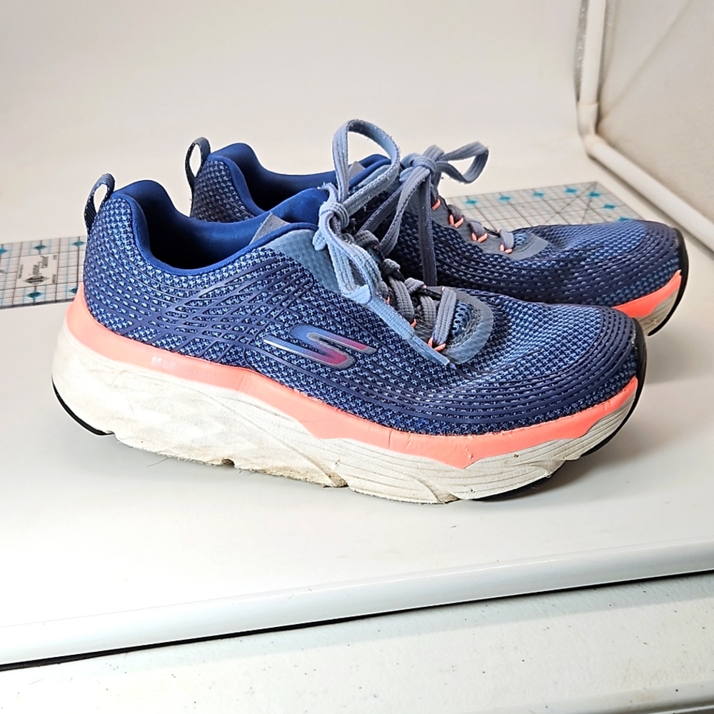 Sketchers go run tennis shoes